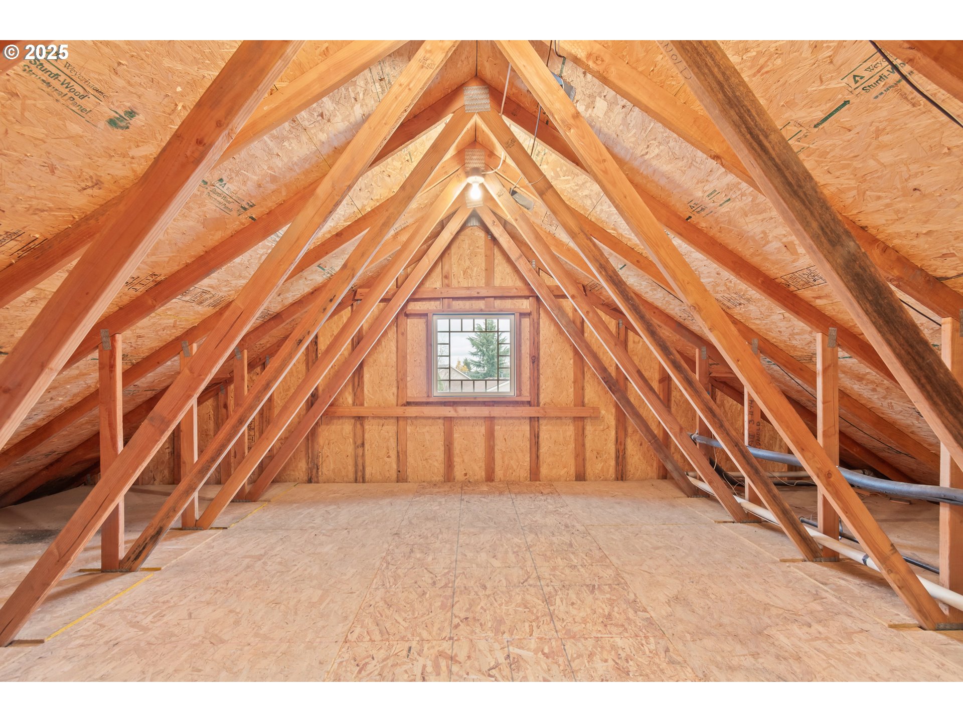 2360 Dale Avenue Eugene, OR 97408 - Photo 26 of 48 a view of an empty room with a window