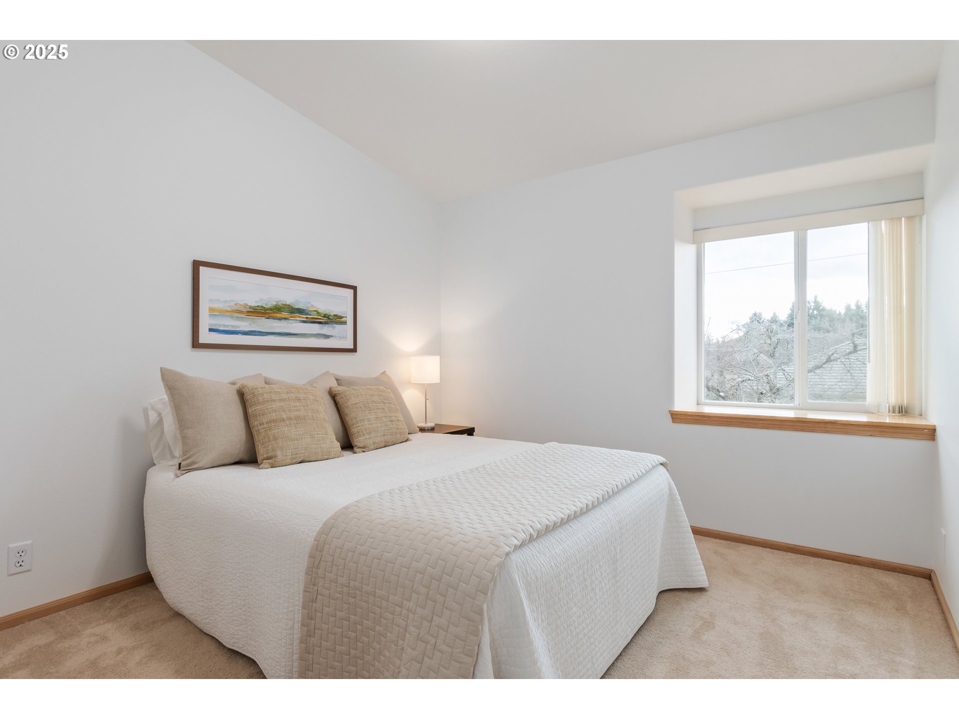 2360 Dale Avenue Eugene, OR 97408 - Photo 29 of 48 a bedroom with a large bed and a window