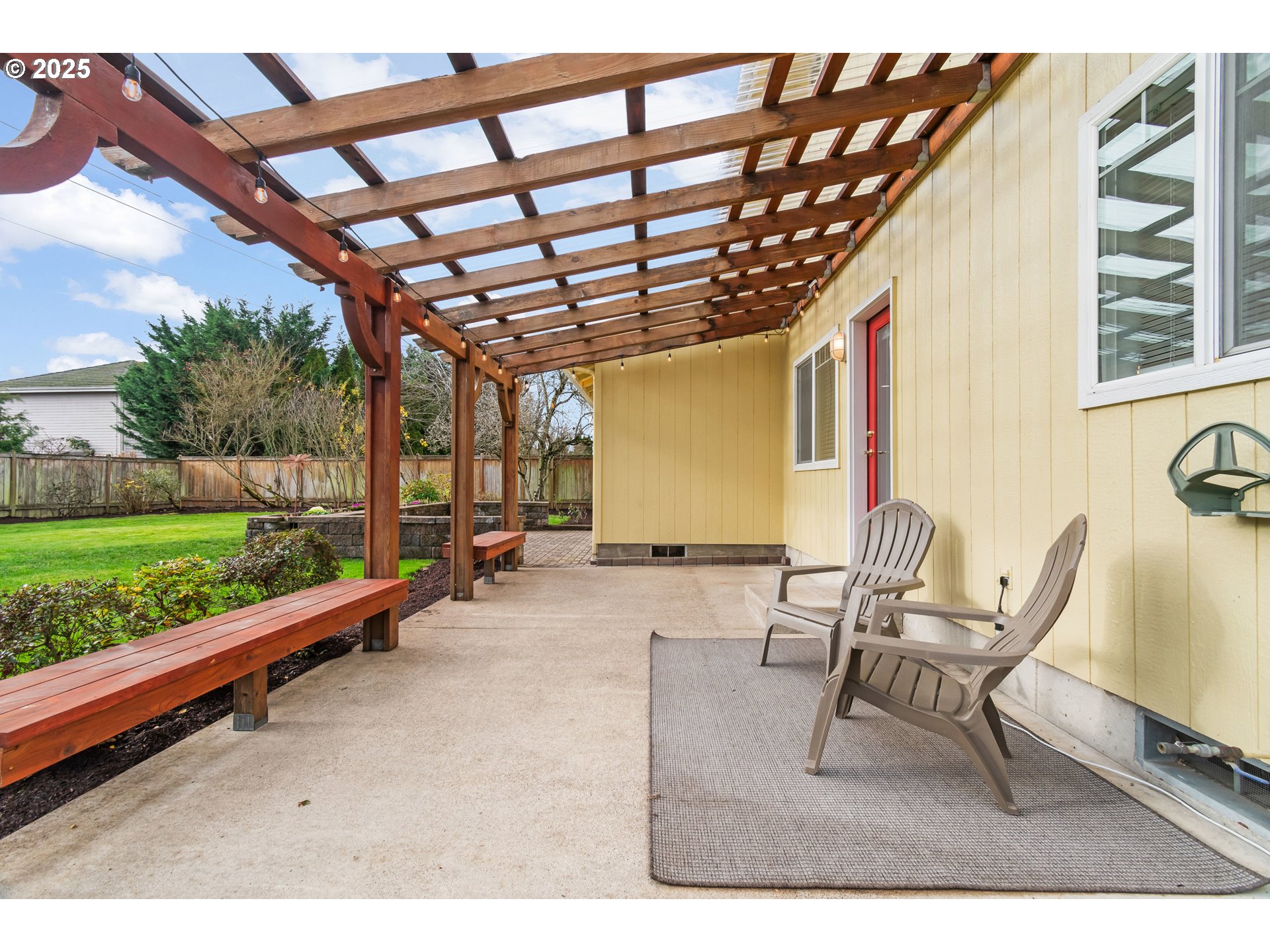 2360 Dale Avenue Eugene, OR 97408 - Photo 38 of 48 a balcony with furniture and a garden