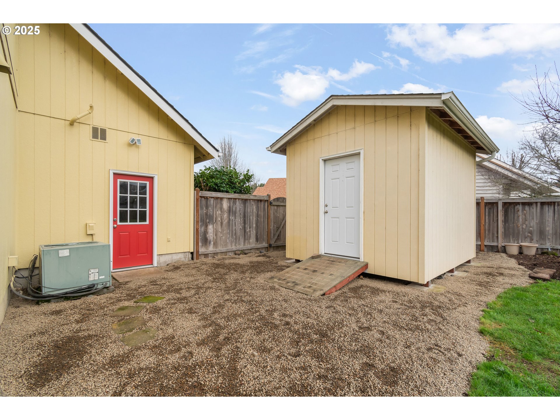 2360 Dale Avenue Eugene, OR 97408 - Photo 44 of 48 a bathroom with a sink and mirror