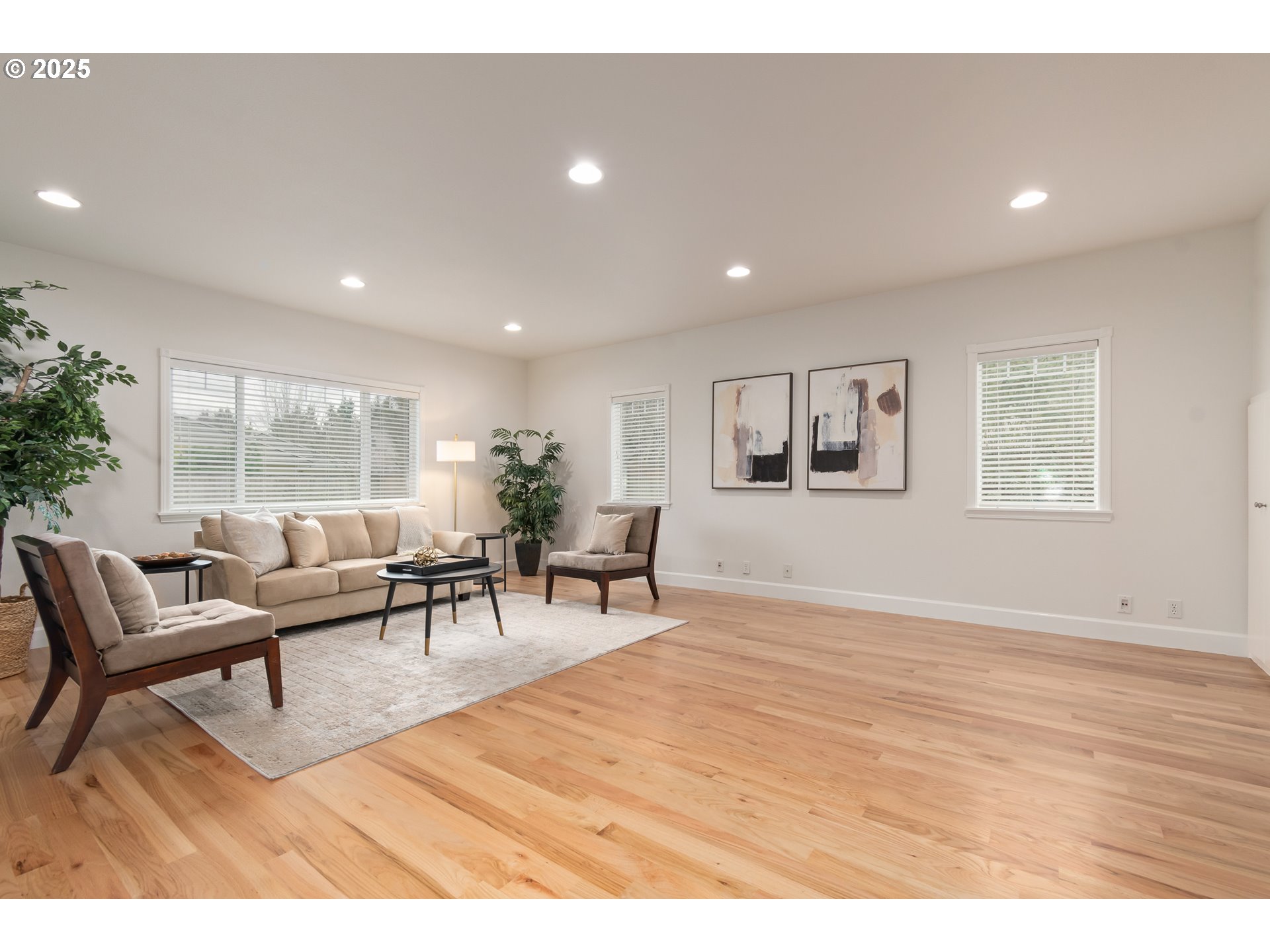 2360 Dale Avenue Eugene, OR 97408 - Photo 7 of 48 a living room with furniture and a large window