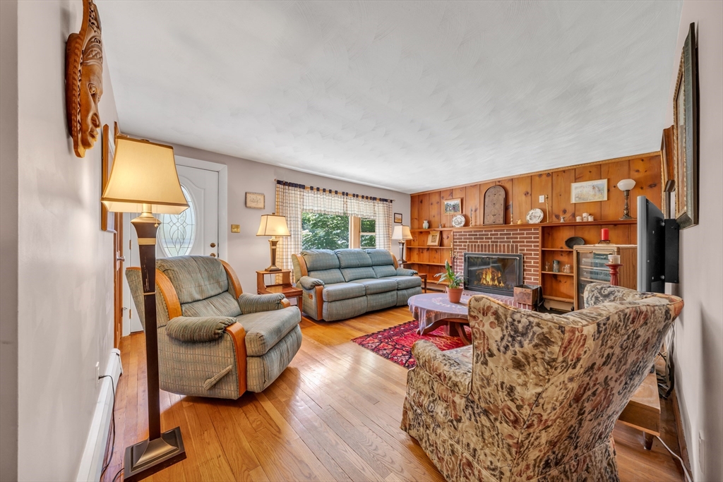 204 Hill Road Groton, MA 01450 - Photo 3 of 22