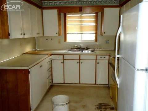 9040 North Seymour Road Flushing, MI 48433 - Photo 10 of 33 20454103-9.JPG