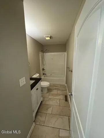 $1,600 | 461 Troy-Schenectady Road, Unit 2 REAR, Colonie, NY 12110