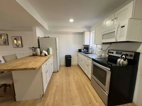 $2,200 | 1480 Northeast 151st Street, Unit 101, Miami, FL 33162