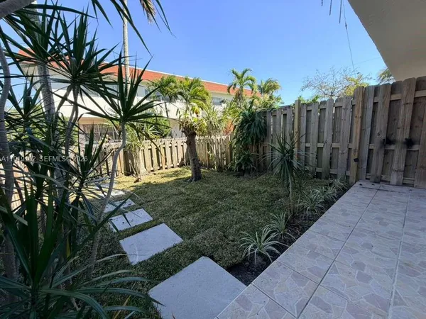 $2,200 | 1480 Northeast 151st Street, Unit 101, Miami, FL 33162