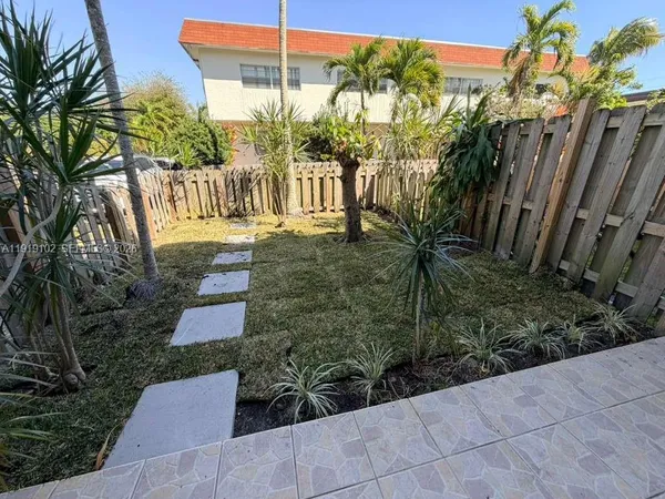 $2,200 | 1480 Northeast 151st Street, Unit 101, Miami, FL 33162