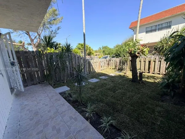 $2,200 | 1480 Northeast 151st Street, Unit 101, Miami, FL 33162