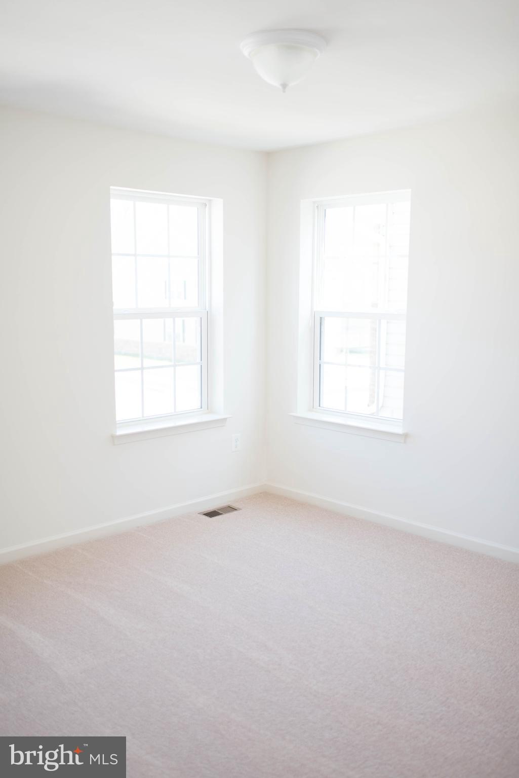 976 Morgan Run Road Middle River, MD 21220 - Photo 4 of 6 an empty room with a window