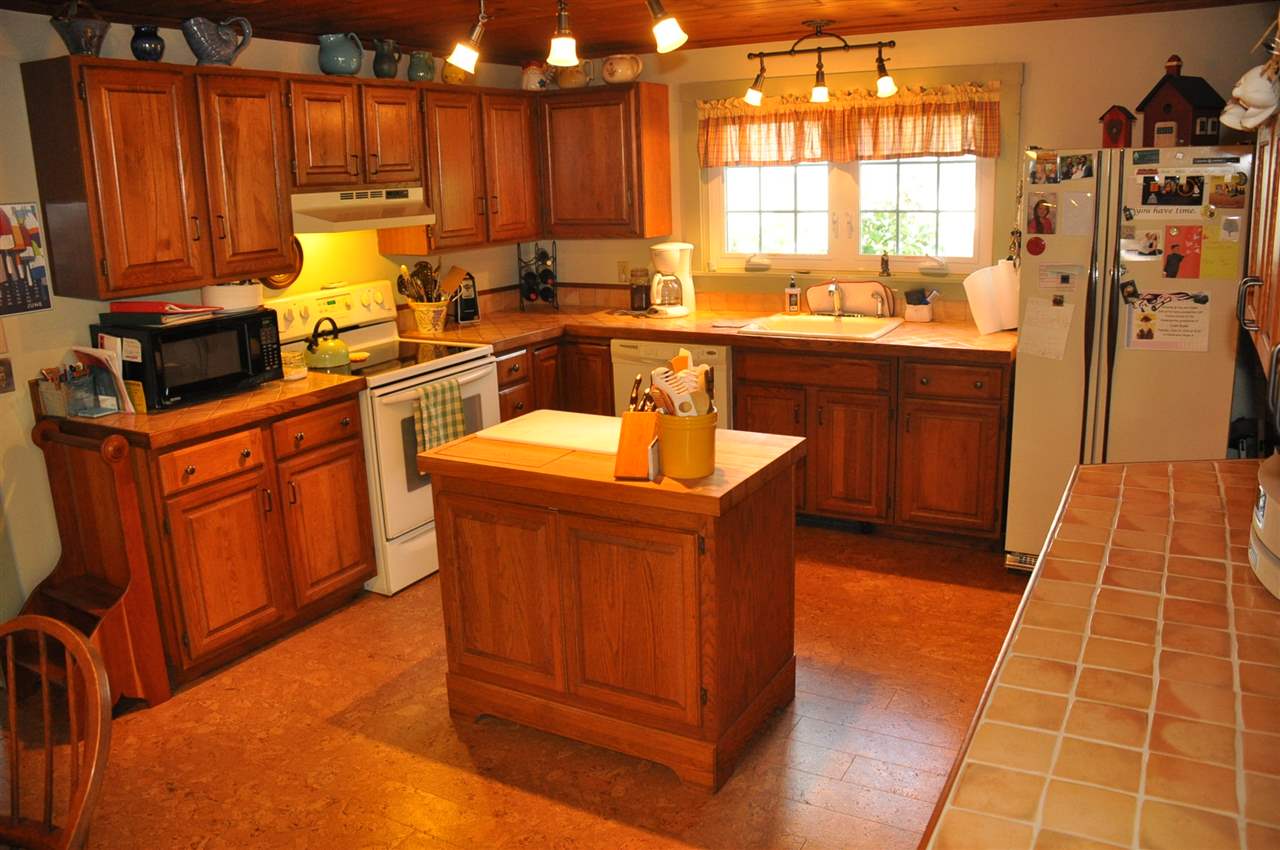18 North Curtisville Road Concord, NH 03301 - Photo 5 of 19 Gallery Image 5