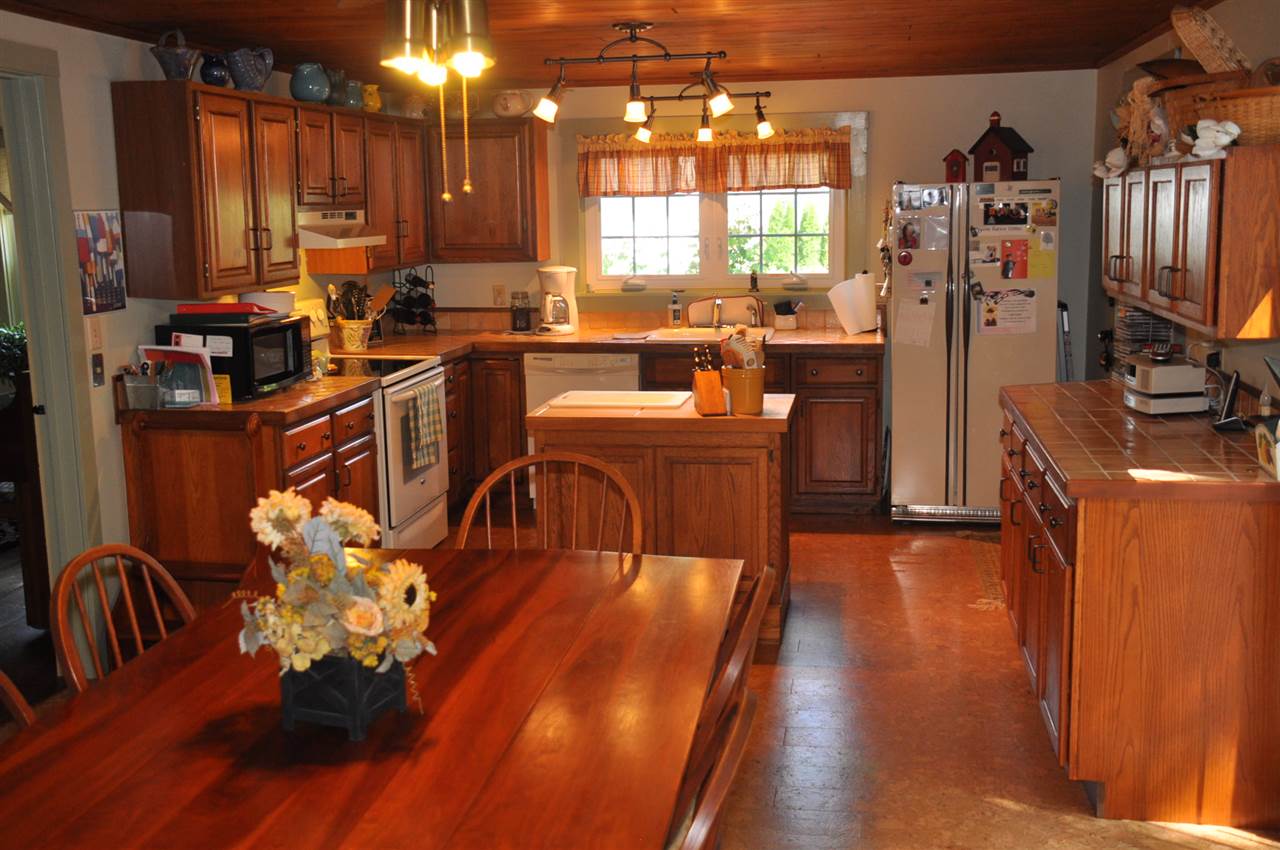 18 North Curtisville Road Concord, NH 03301 - Photo 8 of 19 Gallery Image 8