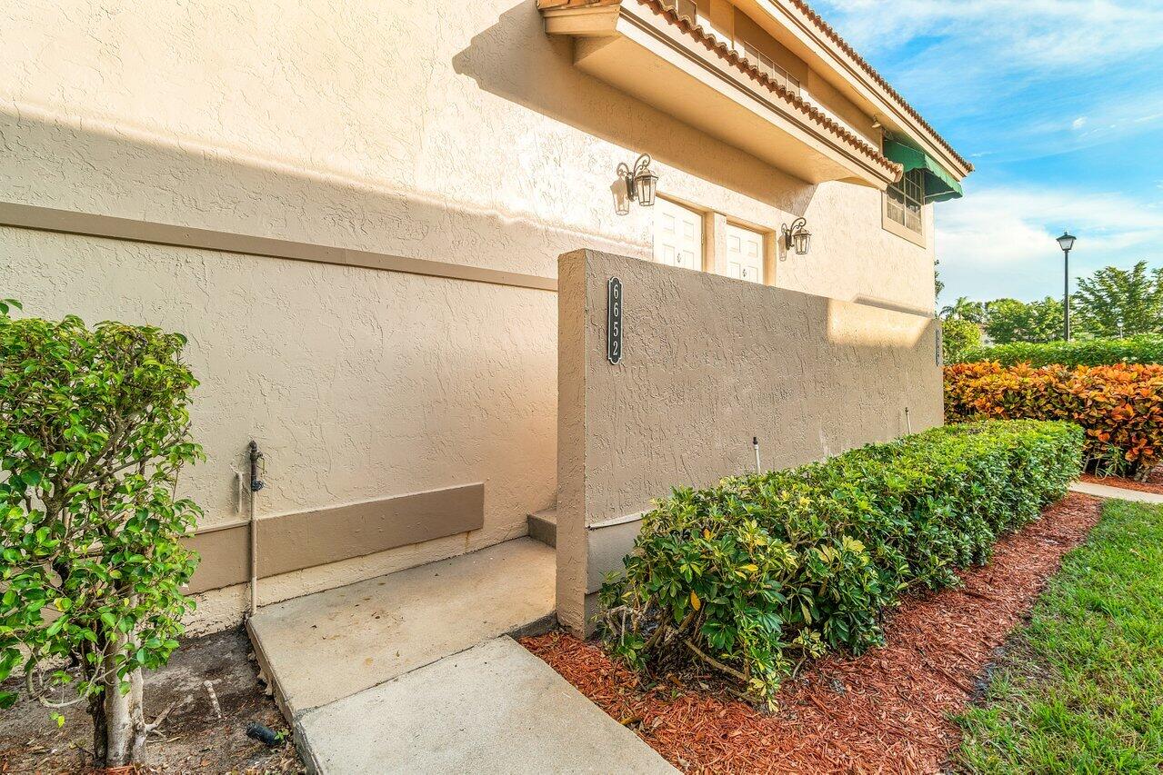 6652 Via Regina Boca Raton, FL 33433 - Photo 27 of 32 004-6652ViaRegina-BocaRaton-FL-33433-SMA