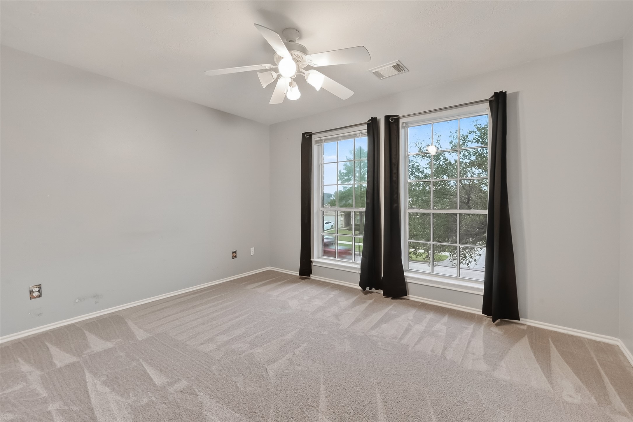 2423 Floral Ridge Drive Spring, TX 77388 - Photo 22 of 44 Generously sized secondary bedroom with walk-in closet.