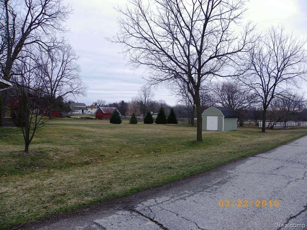 490 North Tipsico Lake Road Highland, MI 48357 - Photo 2 of 17 IMGP9275