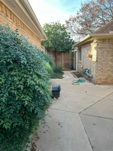 a view of a back yard of the house