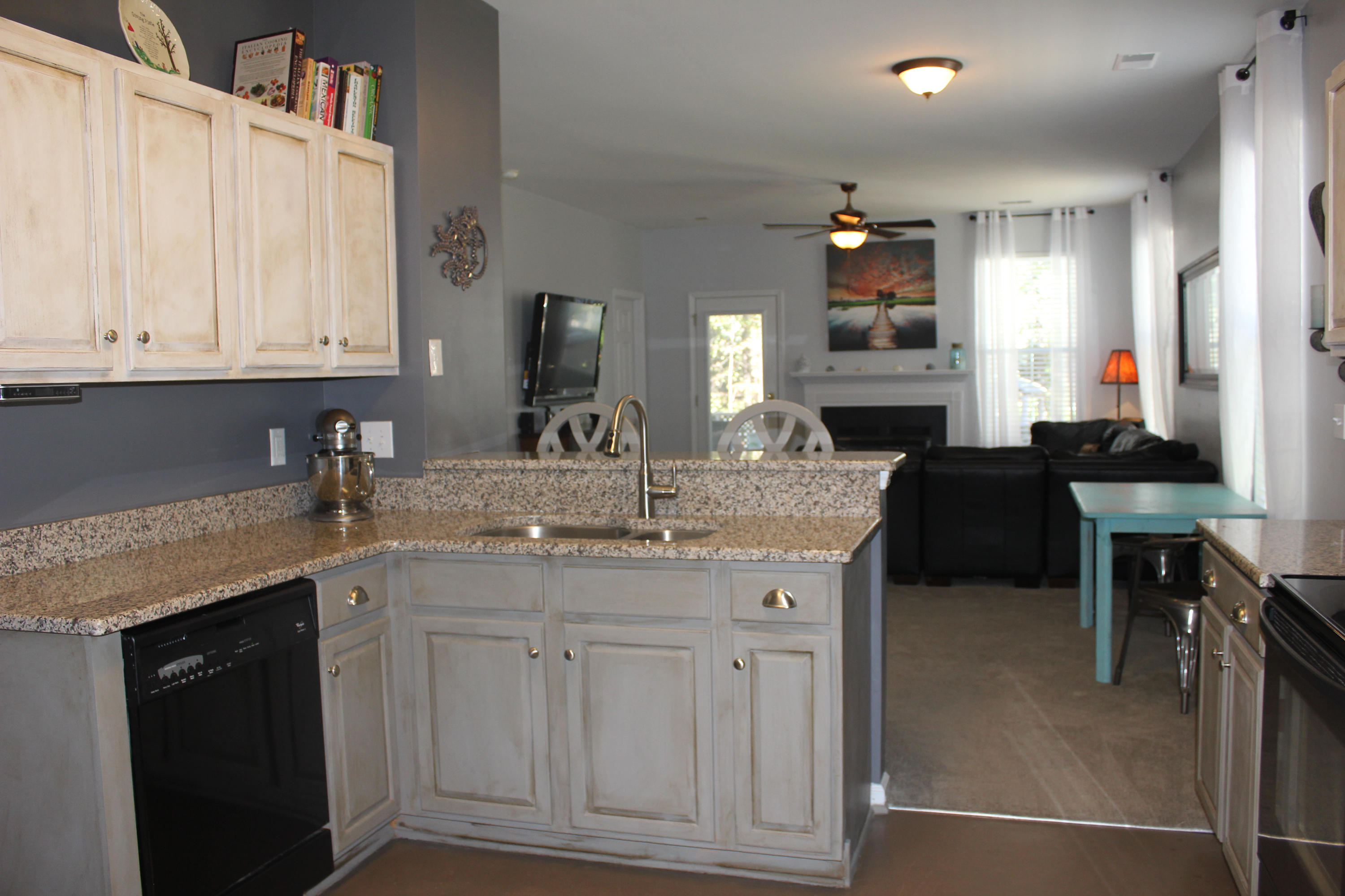 3260 Beaconsfield Road Mount Pleasant, SC 29466 - Photo 5 of 32 Kitchen View to Living area