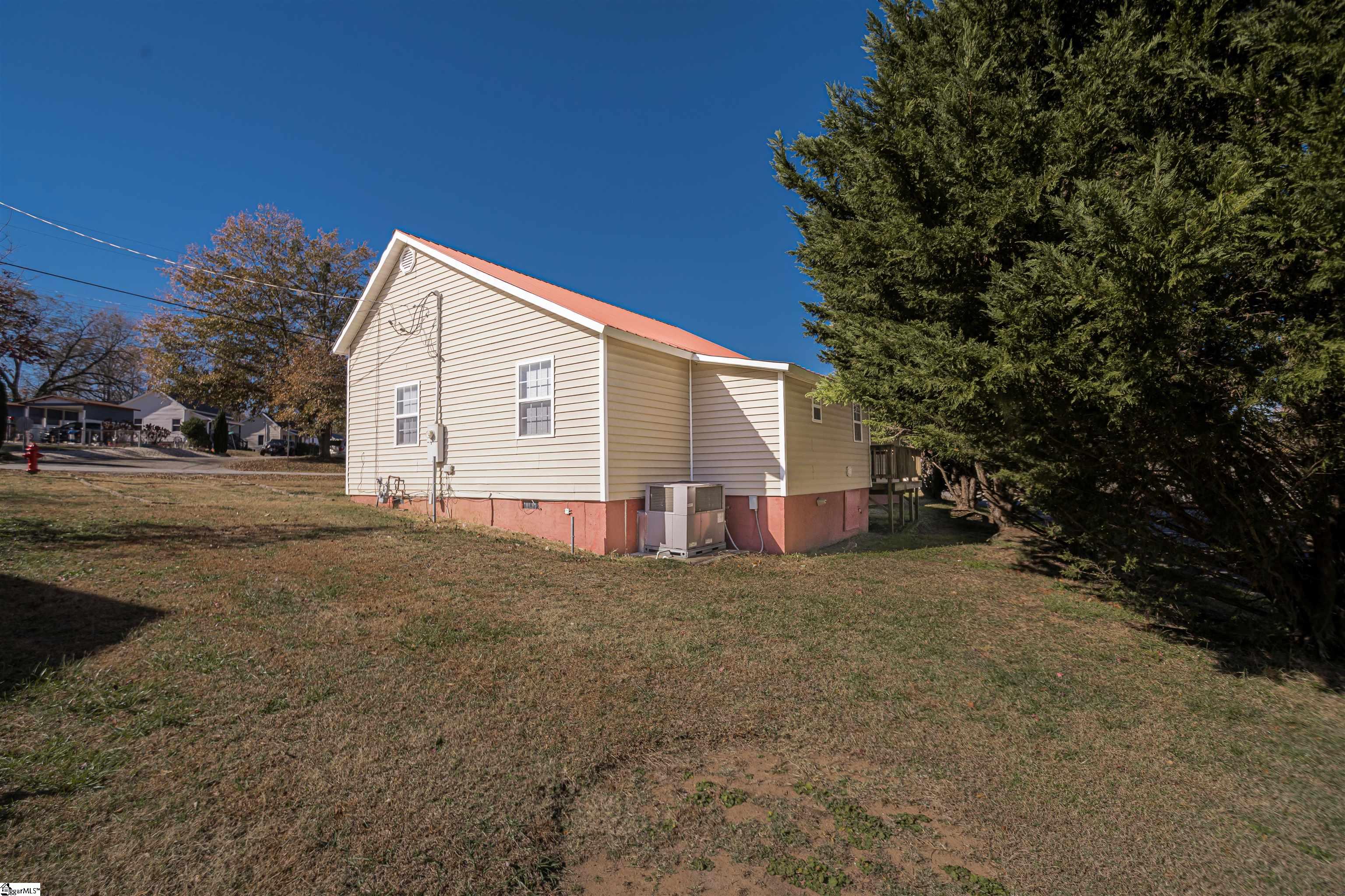 203 West Beattie Street Liberty, SC 29657 - Photo 7 of 35