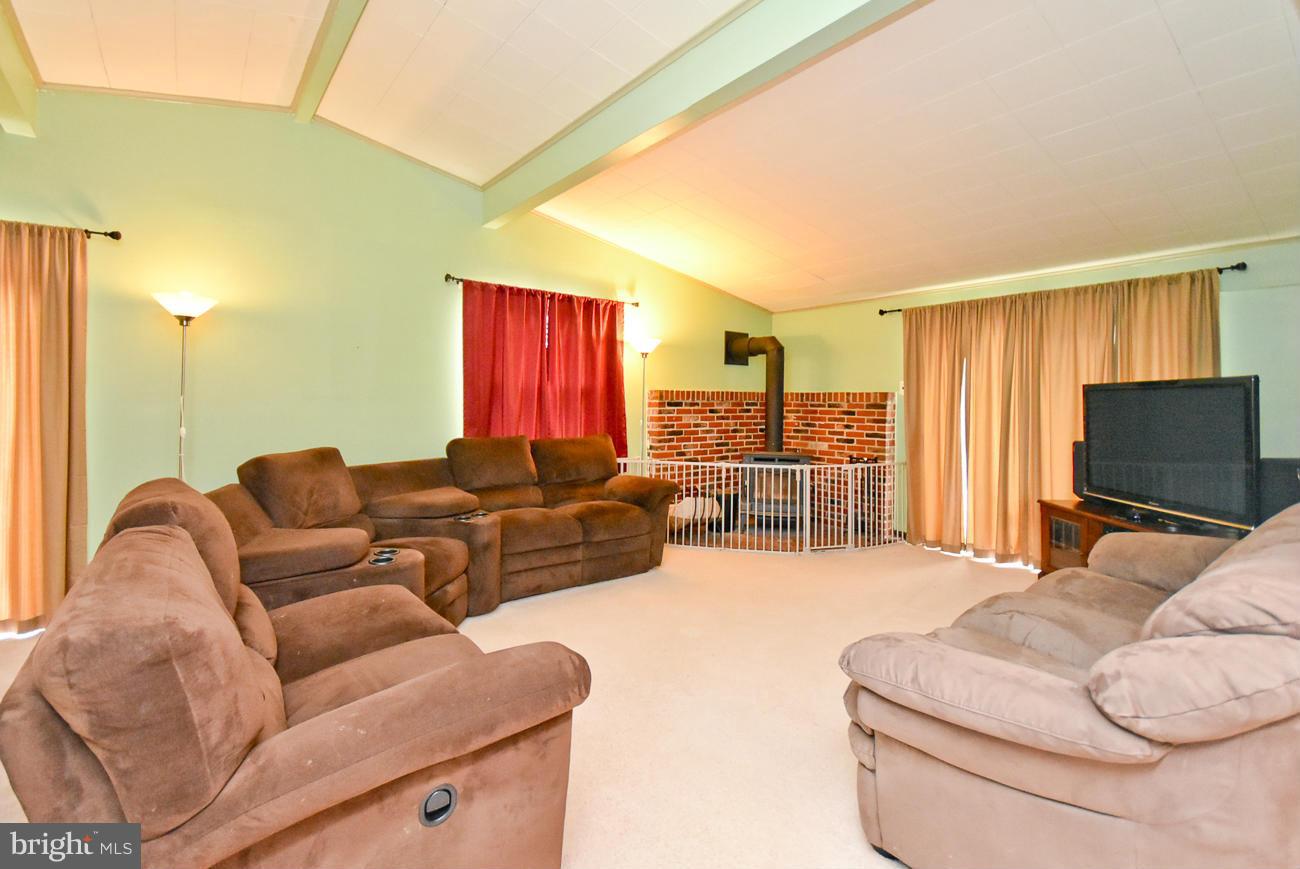3808 Fernside Road Randallstown, MD 21133 - Photo 23 of 28 Living Room