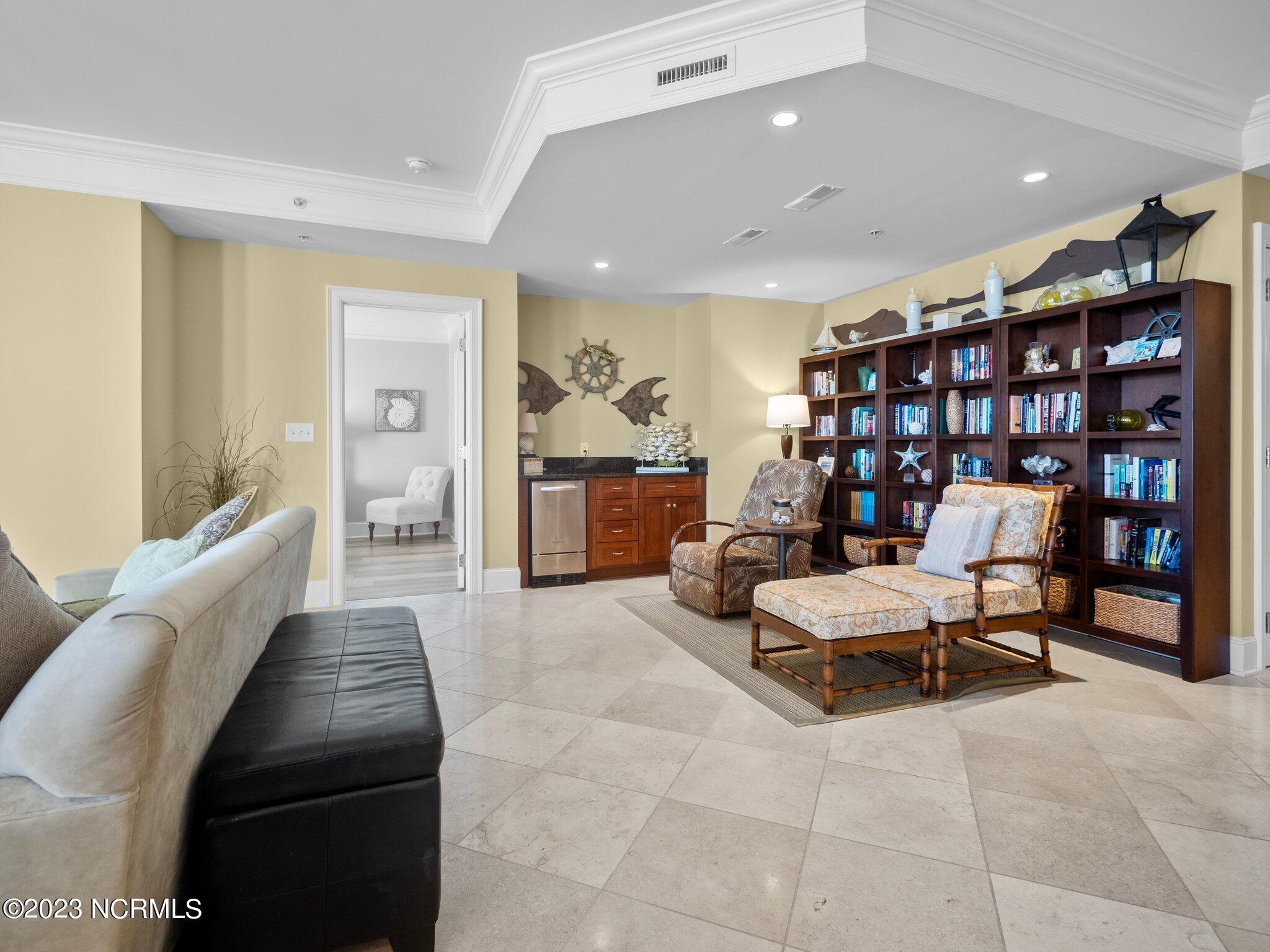 1435 Salter Path Road, Unit K4 Indian Beach, NC 28512 - Photo 9 of 56 Lounge with Wet Bar