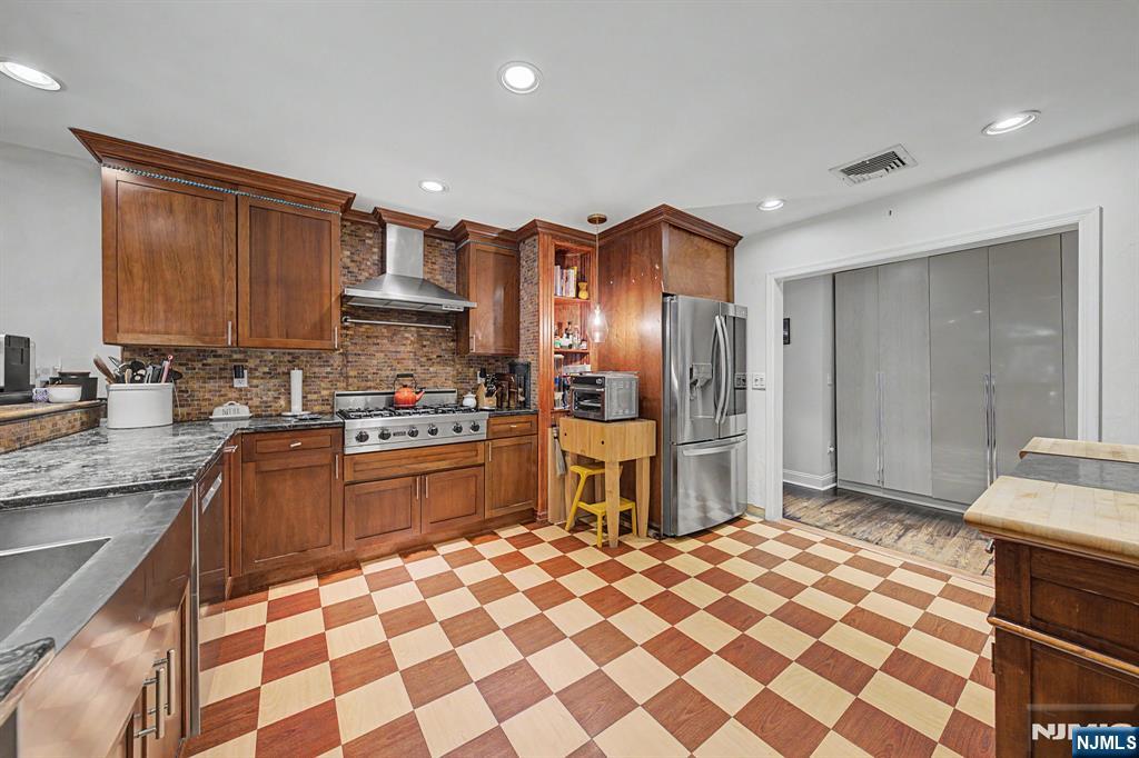 89 Closter Dock Road Closter, NJ 07624 - Photo 8 of 38 Gallery Image 8