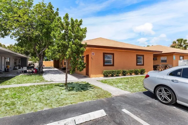 $1,850 | 271 Southwest 1st Street, Unit 2, Deerfield Beach, FL 33441