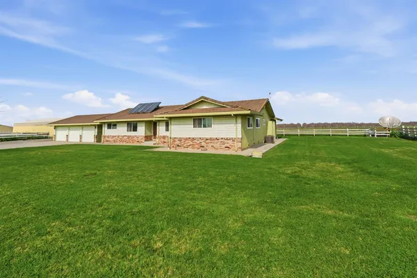 a view of a house with a big yard
