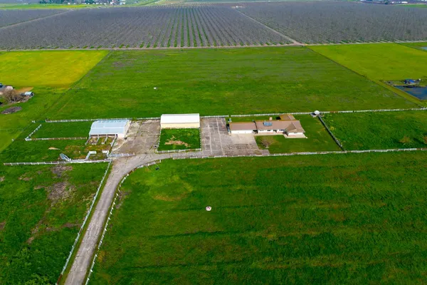 $1,250,000 | 11551 East Tokay Colony Road, Lodi, CA 95240