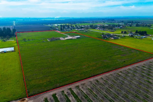$1,250,000 | 11551 East Tokay Colony Road, Lodi, CA 95240