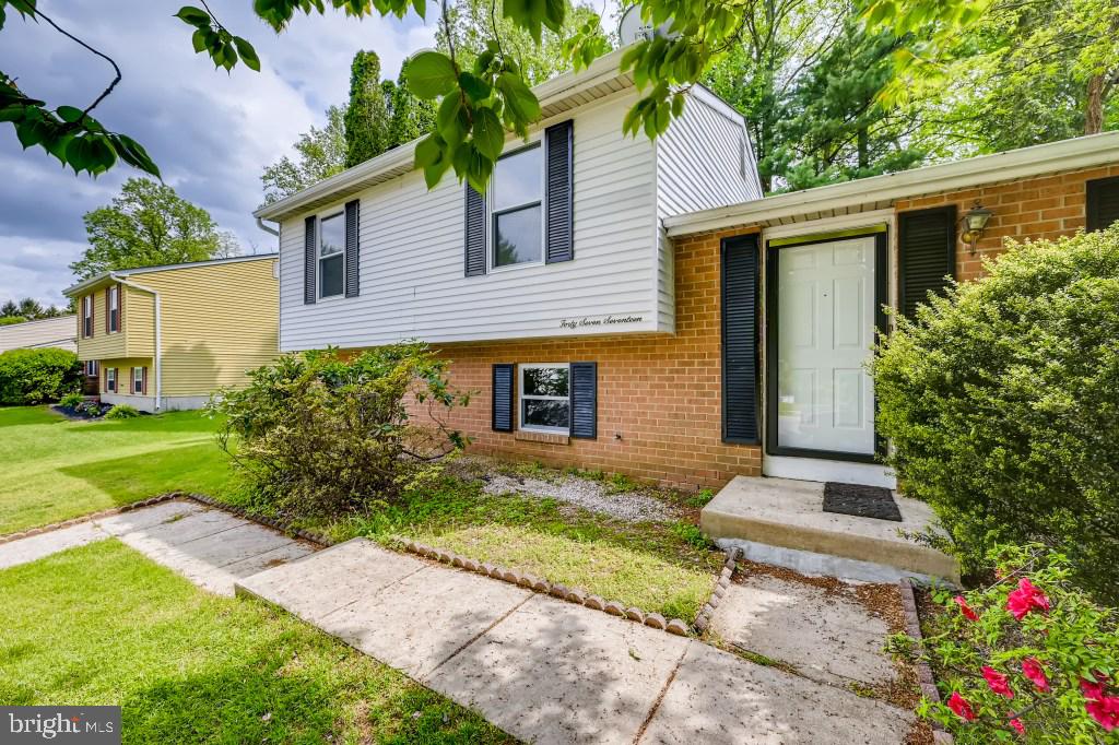 4717 Hawksbury Road Baltimore, MD 21208 - Photo 3 of 28