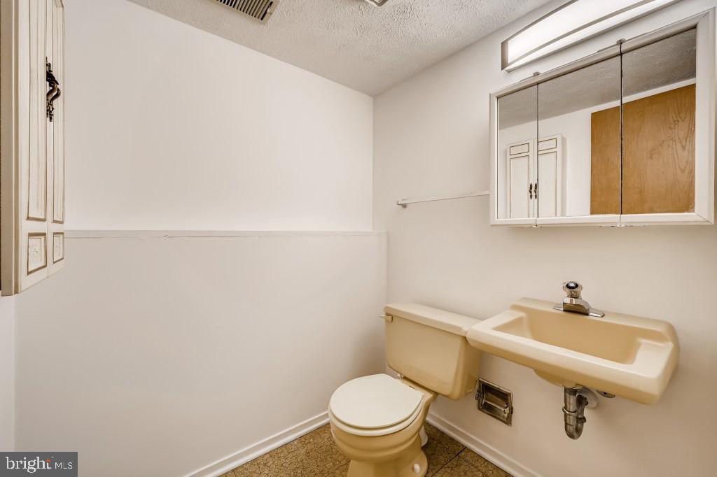 4717 Hawksbury Road Baltimore, MD 21208 - Photo 23 of 28