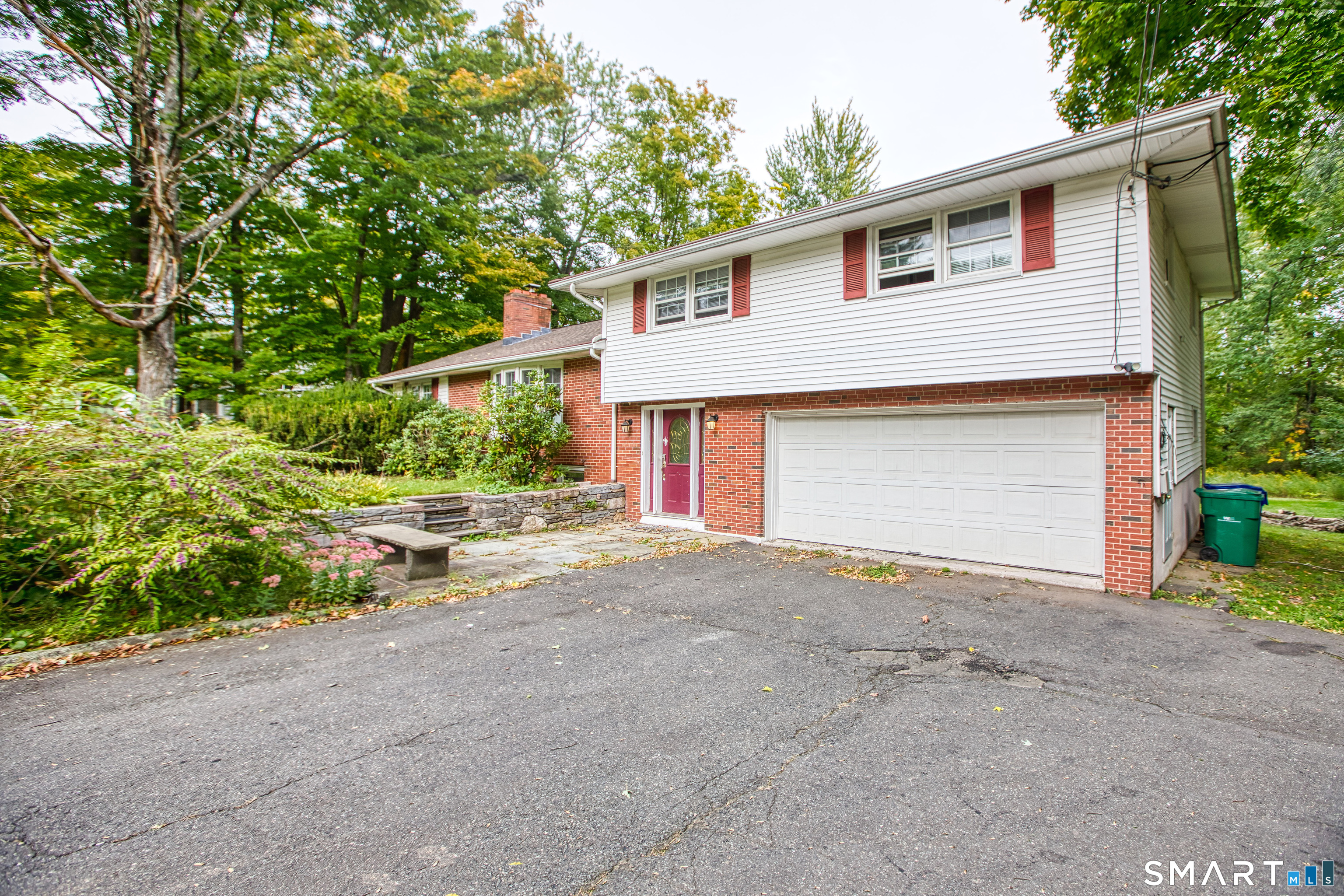 1040 Mountain Road Bloomfield, CT 06002 - Photo 2 of 30 Gallery Image 2