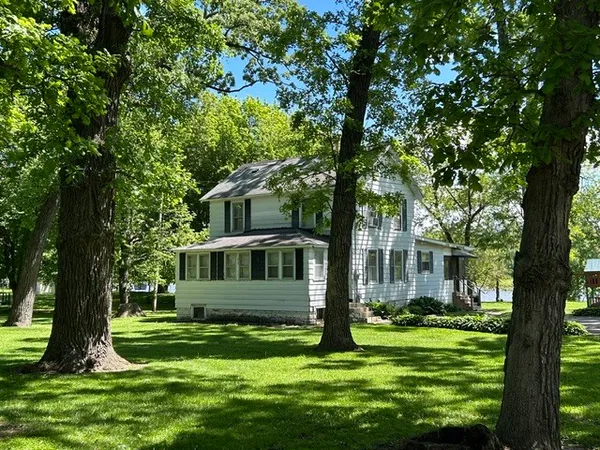$375,000 | 33709 West River Road, Wilmington, IL 60481