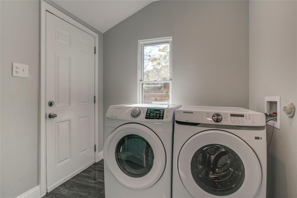 834 South Polk Street Dallas, TX 75208 - Photo 27 of 38 a utility room with dryer and washer