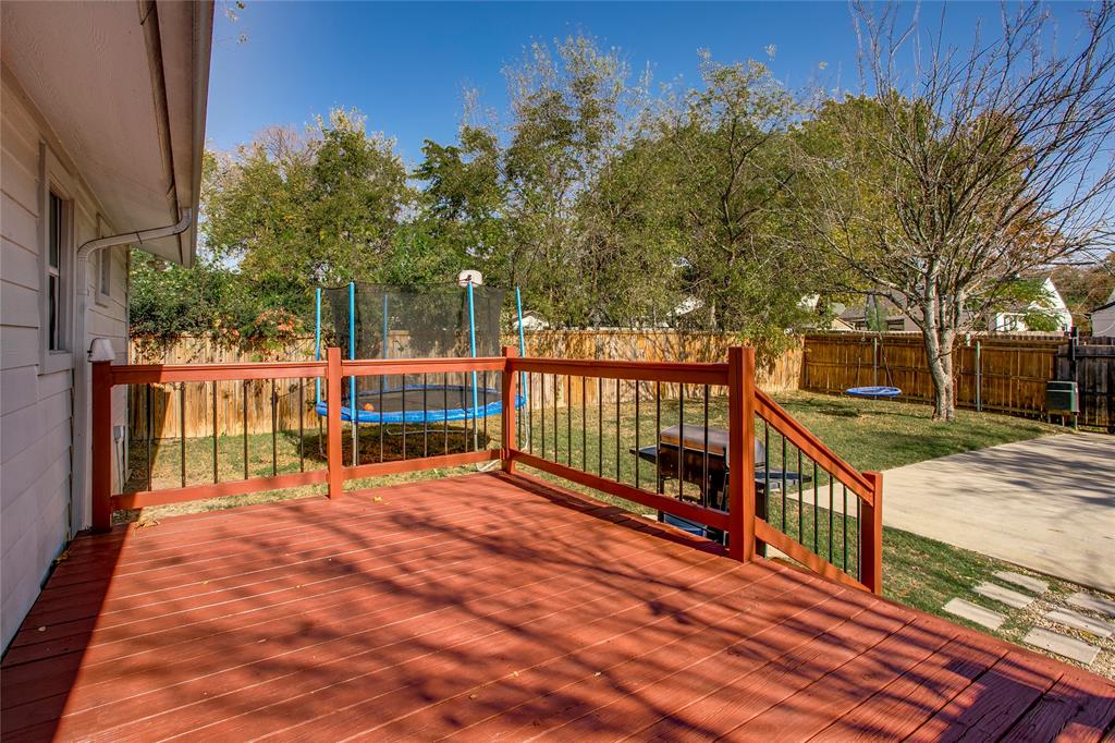 834 South Polk Street Dallas, TX 75208 - Photo 33 of 38 a view of a pathway with a wrought fence