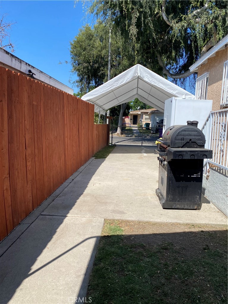 5846 Gardenia Avenue Long Beach, CA 90805 - Photo 3 of 26 a view of a house with backyard sitting area and tub