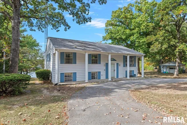 $240,000 | 30571 Walnut Drive, Girard, IL 62640