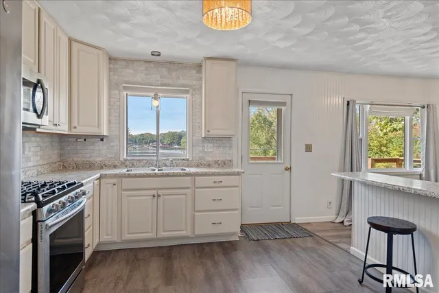 $240,000 | 30571 Walnut Drive, Girard, IL 62640