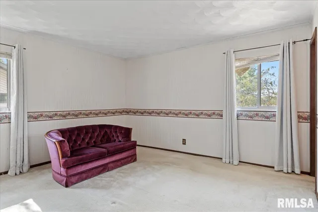 $240,000 | 30571 Walnut Drive, Girard, IL 62640