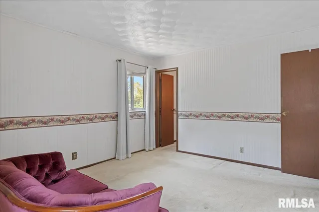 $240,000 | 30571 Walnut Drive, Girard, IL 62640