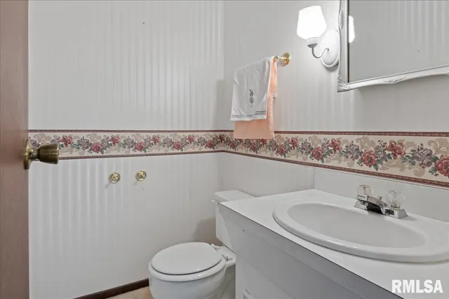 $240,000 | 30571 Walnut Drive, Girard, IL 62640