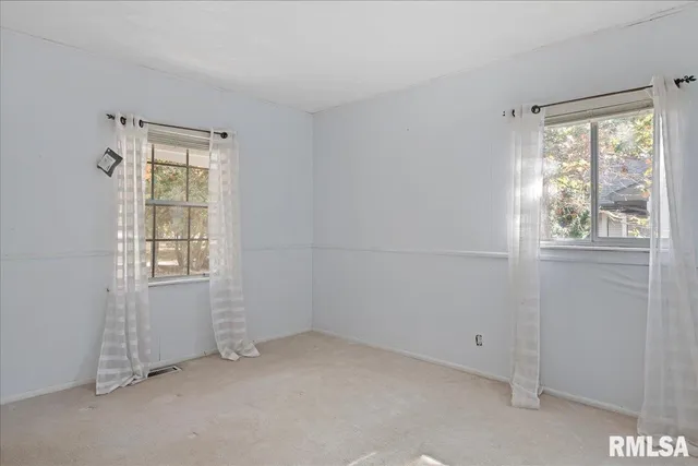 $240,000 | 30571 Walnut Drive, Girard, IL 62640