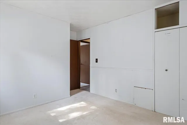 $240,000 | 30571 Walnut Drive, Girard, IL 62640