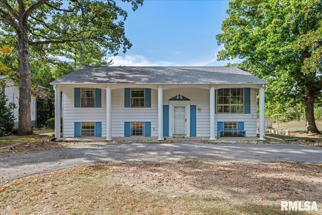 $240,000 | 30571 Walnut Drive, Girard, IL 62640