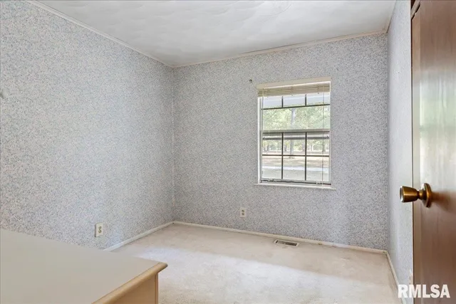 $240,000 | 30571 Walnut Drive, Girard, IL 62640