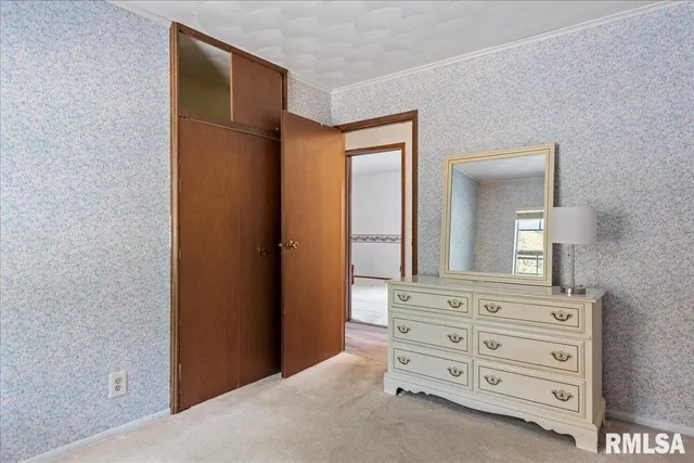 $240,000 | 30571 Walnut Drive, Girard, IL 62640