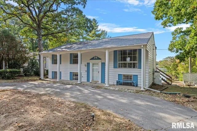 $240,000 | 30571 Walnut Drive, Girard, IL 62640