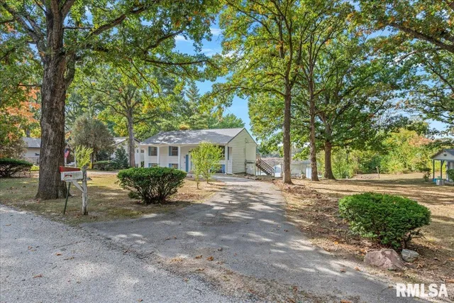 $240,000 | 30571 Walnut Drive, Girard, IL 62640