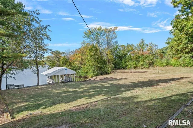 $240,000 | 30571 Walnut Drive, Girard, IL 62640