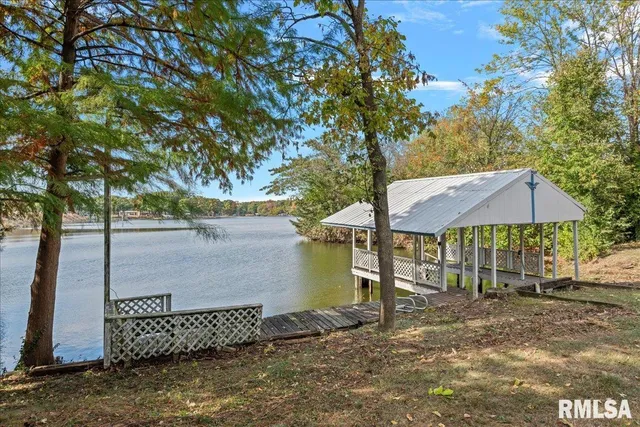 $240,000 | 30571 Walnut Drive, Girard, IL 62640