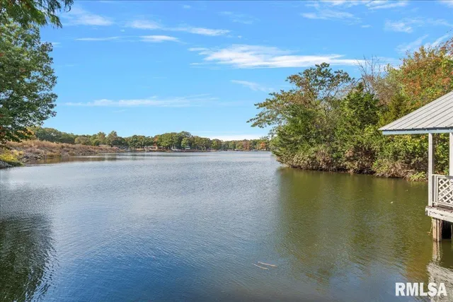 $240,000 | 30571 Walnut Drive, Girard, IL 62640